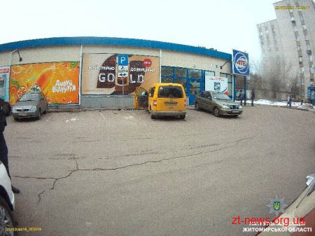 У Житомирі патрульні оштрафували двох водіїв, які припаркувались на місцях для інвалідів