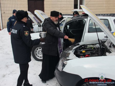 У Житомирі урочисто передали 15 автомобілів підрозділам поліції області