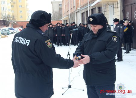 У Житомирі урочисто передали 15 автомобілів підрозділам поліції області
