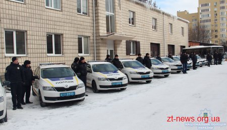 У Житомирі урочисто передали 15 автомобілів підрозділам поліції області