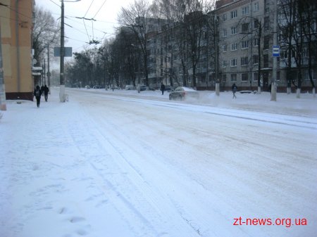 Для прибирання снігу на території міста задіяно 37 одиниць техніки