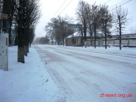 Для прибирання снігу на території міста задіяно 37 одиниць техніки