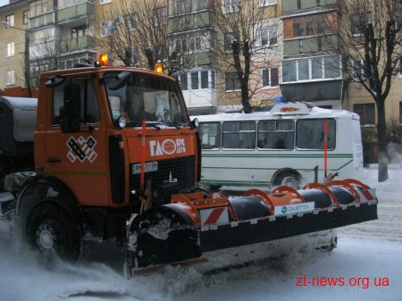Для прибирання снігу на території міста задіяно 37 одиниць техніки