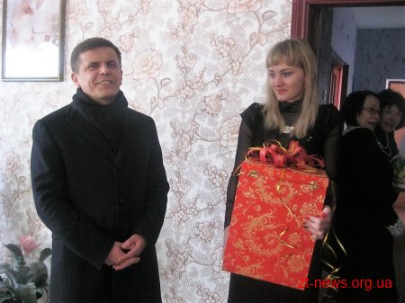 Родина, що виховує шестеро хлопчиків отримала власний будинок у Житомирі