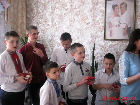 Родина, що виховує шестеро хлопчиків отримала власний будинок у Житомирі