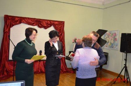 У Житомирі зі святом весни привітали матерів та дружин загиблих учасників АТО