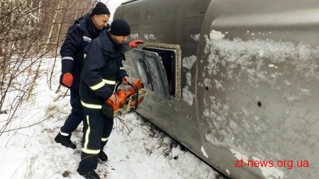На трасі Київ-Ковель автобус без пасажирів перекинувся на бік