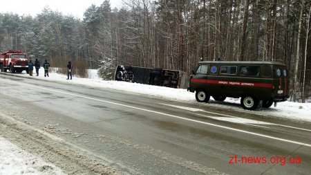 На трасі Київ-Ковель автобус без пасажирів перекинувся на бік