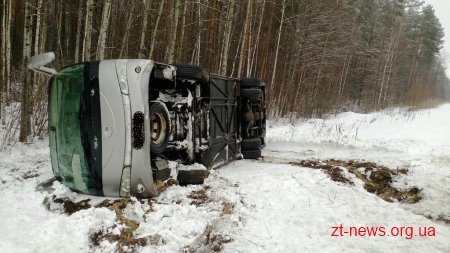 На трасі Київ-Ковель автобус без пасажирів перекинувся на бік