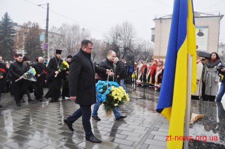 Урочистою ходою та читанням віршів відзначили 204 річницю від дня народження Тараса Шевченка