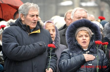 Урочистою ходою та читанням віршів відзначили 204 річницю від дня народження Тараса Шевченка
