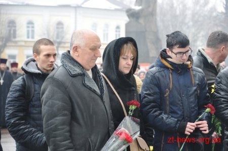 Урочистою ходою та читанням віршів відзначили 204 річницю від дня народження Тараса Шевченка