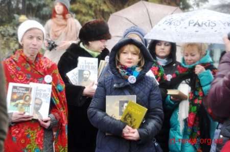 Урочистою ходою та читанням віршів відзначили 204 річницю від дня народження Тараса Шевченка
