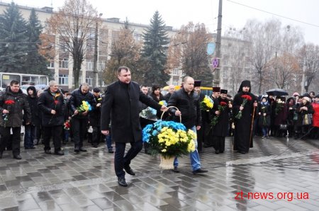 Урочистою ходою та читанням віршів відзначили 204 річницю від дня народження Тараса Шевченка