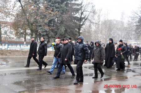 Урочистою ходою та читанням віршів відзначили 204 річницю від дня народження Тараса Шевченка
