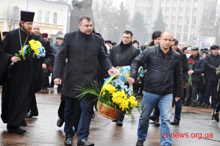 Урочистою ходою та читанням віршів відзначили 204 річницю від дня народження Тараса Шевченка