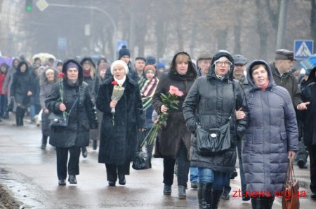 Урочистою ходою та читанням віршів відзначили 204 річницю від дня народження Тараса Шевченка