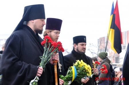 Урочистою ходою та читанням віршів відзначили 204 річницю від дня народження Тараса Шевченка