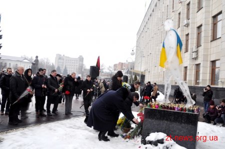 Урочистою ходою та читанням віршів відзначили 204 річницю від дня народження Тараса Шевченка