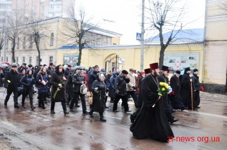Урочистою ходою та читанням віршів відзначили 204 річницю від дня народження Тараса Шевченка