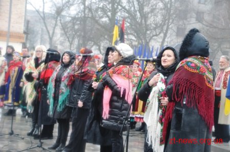 Урочистою ходою та читанням віршів відзначили 204 річницю від дня народження Тараса Шевченка