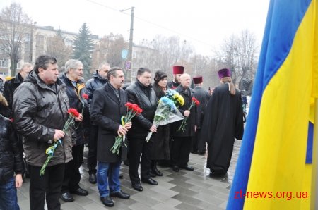 Урочистою ходою та читанням віршів відзначили 204 річницю від дня народження Тараса Шевченка