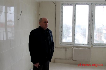 Володимир Ширма проінспектував ремонтні роботи у комунальних медичних установах