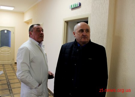 Володимир Ширма проінспектував ремонтні роботи у комунальних медичних установах