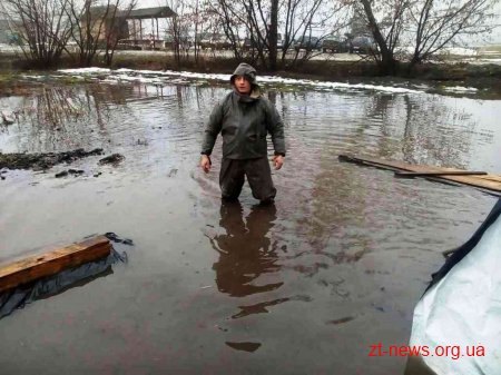 Рятувальники допомагають жителям області долати наслідки підтоплень