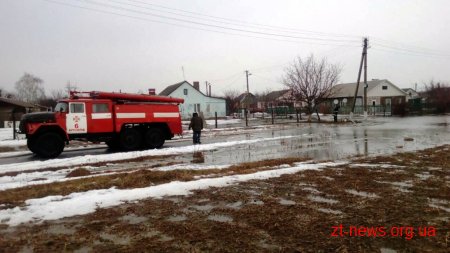 Рятувальники допомагають жителям області долати наслідки підтоплень