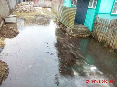 Рятувальники допомагають жителям області долати наслідки підтоплень