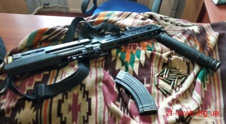 Житель Житомирщини добровільно приніс до поліції автомат, який знайшов на фермі