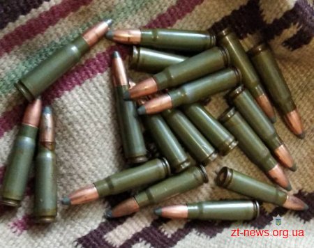 Житель Житомирщини добровільно приніс до поліції автомат, який знайшов на фермі