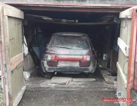 На Житомирщині правоохоронці у викраденому автомобілі виявили гранатомет