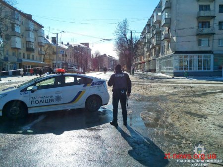 У центрі Житомира перекривали рух транспорту через підозрілий пакет