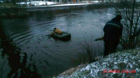 У Коростені рятувальники дістали з річки тіло жінки, яка стрибнула з мосту