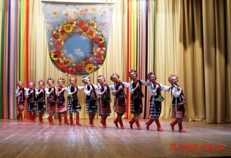 Зразковий ансамбль народного танцю «Колорит» відзначив 15–річчя