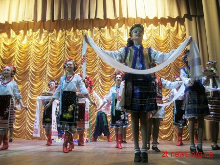 Зразковий ансамбль народного танцю «Колорит» відзначив 15–річчя