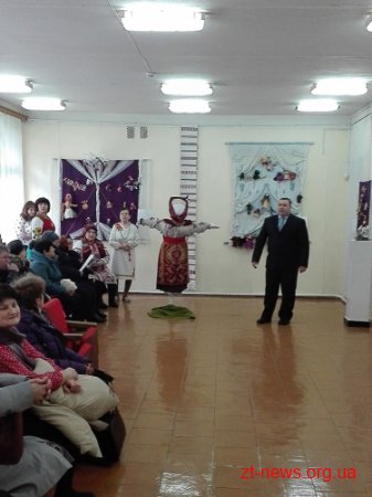У Кмитівському музеї відкрилася виставка авторської ляльки
