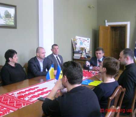 Сергій Сухомлин та директор Житомирського картонного комбінату підписали Меморандум про співпрацю
