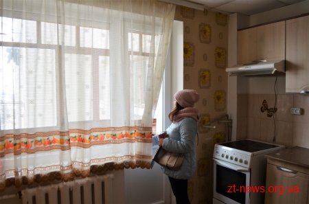 Міський голова вручив ключі від квартир двом дітям-сиротам