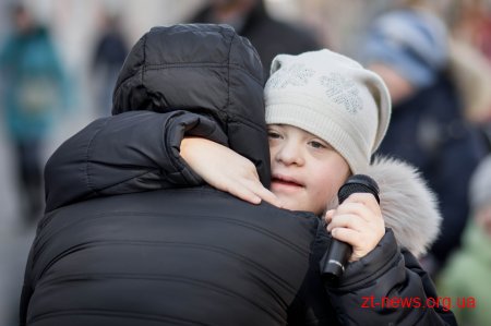 На вулиці Михайлівській відбувся флеш-моб «Всі ми різні, але всі ми рівні»