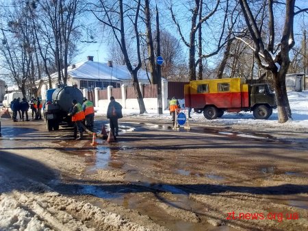 На вулиці Фещенка-Чопівського стався порив колектору
