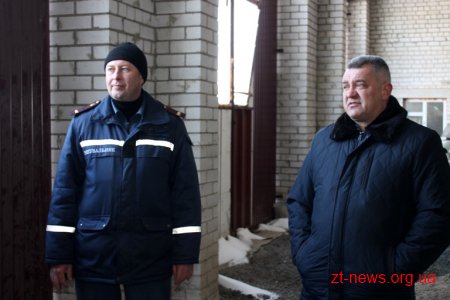Володимир Ширма оглянув недобудоване пожежне депо в Пулинах