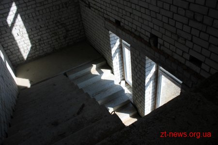 Володимир Ширма оглянув недобудоване пожежне депо в Пулинах