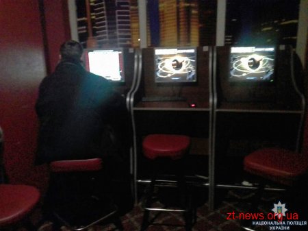 Поліцейські провели рейд по "лотарейним" закладам Житомира, які працювали після 22 години