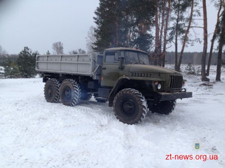 На Житомирщині ділки намагалися продати військову техніку через інтернет