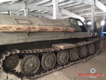 На Житомирщині ділки намагалися продати військову техніку через інтернет