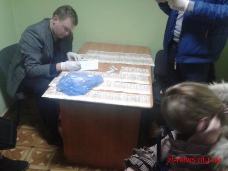 Двох колишніх працівників фіскальної служби спійманих на хабарі засудили до 5 років позбавлення волі
