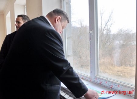 Керівник області оглянув будівництво ЗОШ №13 у Коростені